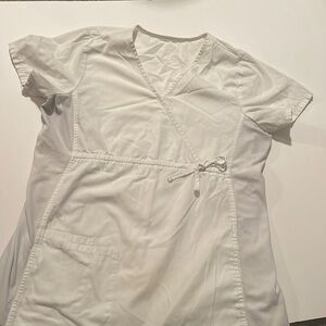 Maternity scrub top -dull white